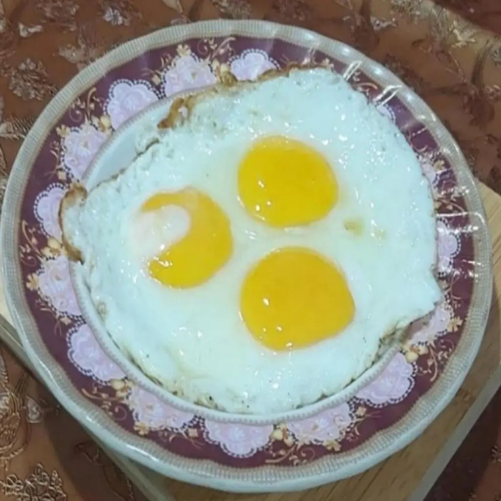 بيض عيون